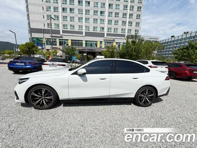 BMW 5 серии 2026 thumb 2