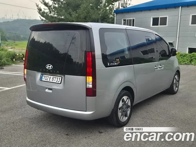 Hyundai Staria 2025 thumb 2