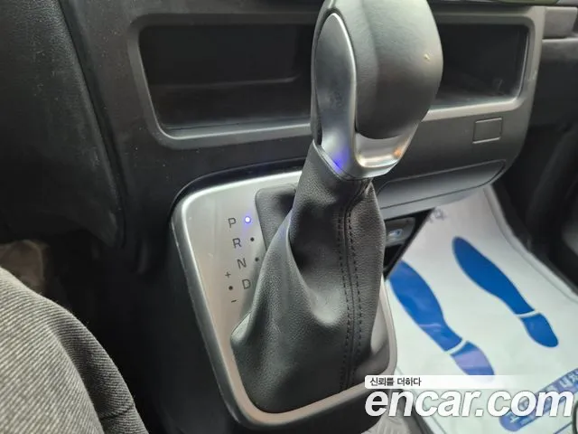 Hyundai Staria 2025 thumb 9