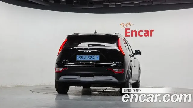 Kia Niro 2023 thumb 3