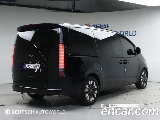 Hyundai Staria 2023 thumb 2