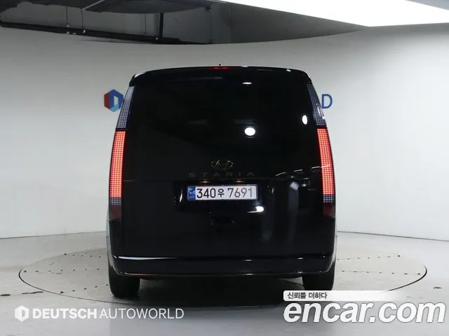 Hyundai Staria 2023 thumb 4