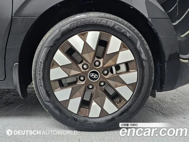 Hyundai Staria 2023 thumb 5