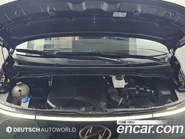 Hyundai Staria 2023 thumb 6