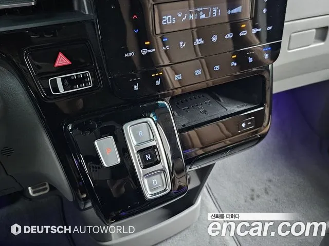 Hyundai Staria 2023 thumb 9