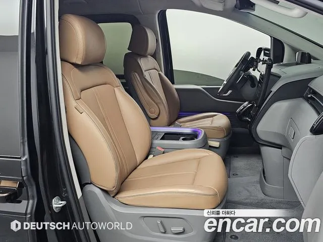 Hyundai Staria 2023 thumb 10