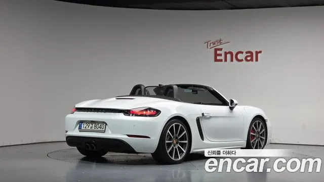 Porsche Cayman 2018 thumb 2