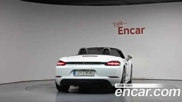 Porsche Cayman 2018 thumb 4