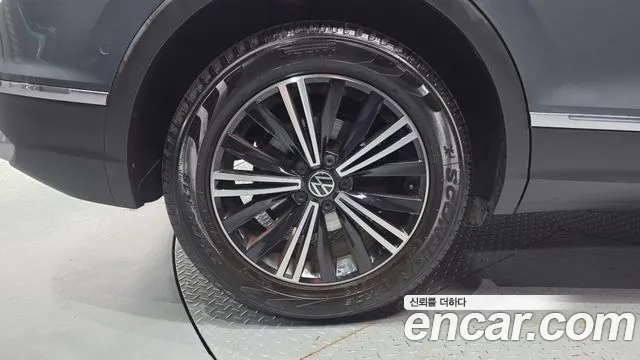 Volkswagen Tiguan 2023 thumb 5