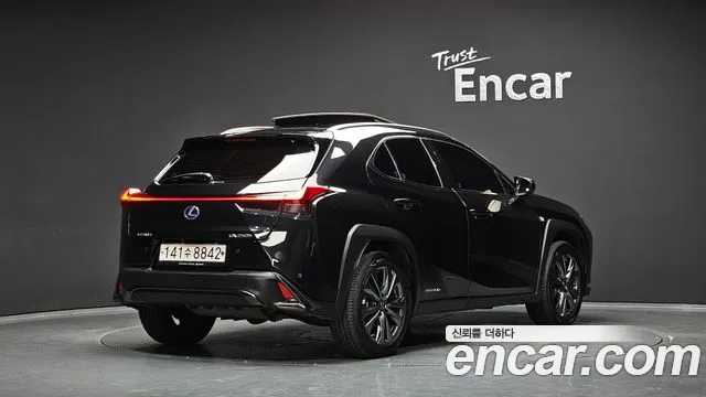 Lexus UX 2020 thumb 2