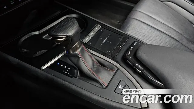 Lexus UX 2020 thumb 9