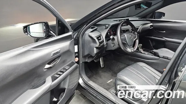 Lexus UX 2020 thumb 11