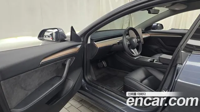 Tesla Model 3 2022 thumb 10