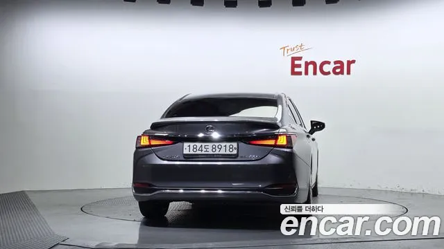 Lexus ES 2019 thumb 4