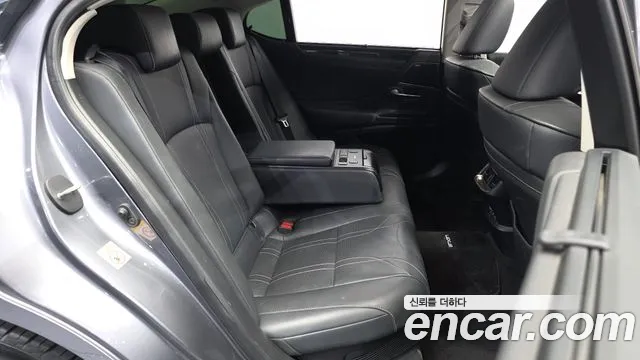 Lexus ES 2019 thumb 12