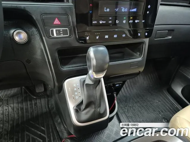 Hyundai Staria 2022 thumb 8