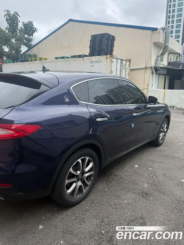 Maserati Levante 2018 thumb 6
