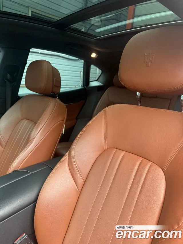 Maserati Levante 2018 thumb 7