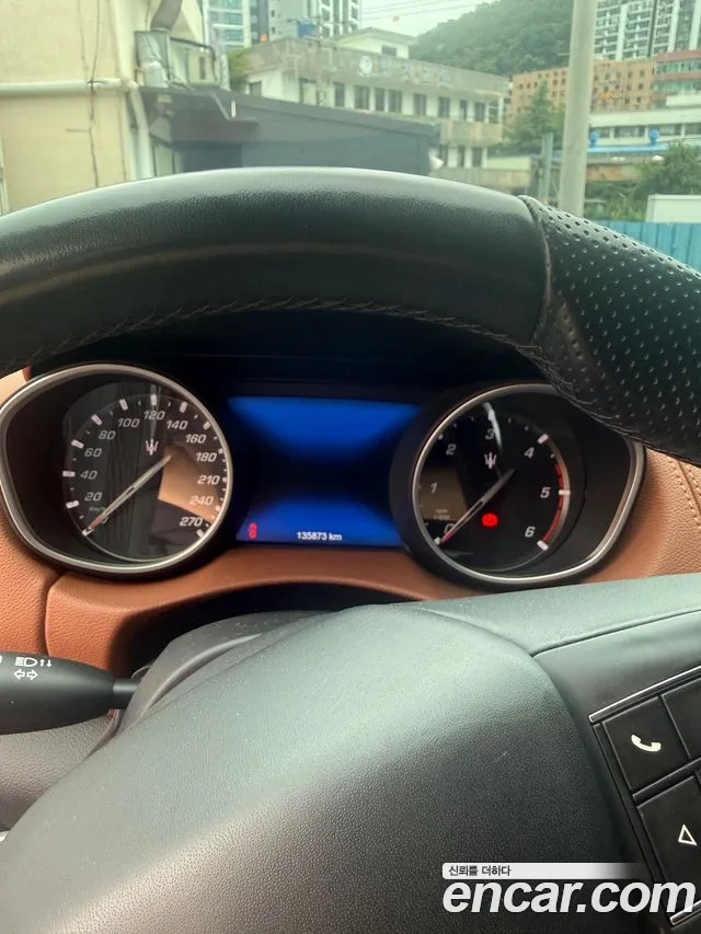 Maserati Levante 2018 thumb 8