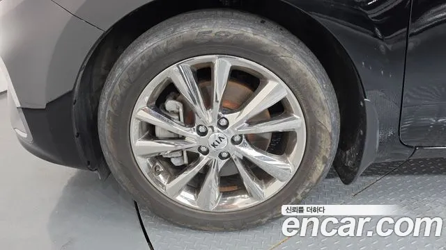 Kia Carnival 2019 thumb 5