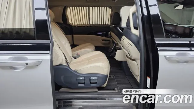Kia Carnival 2021 thumb 11