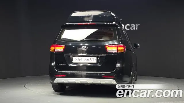 Kia Carnival 2015 thumb 4