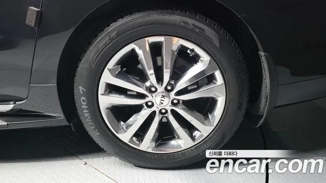 Kia Carnival 2015 thumb 5