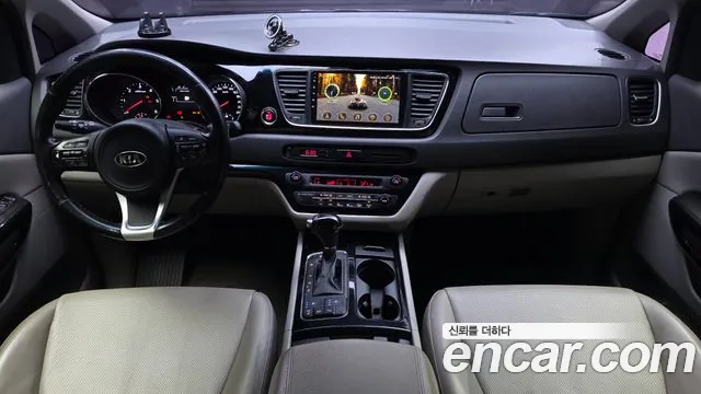Kia Carnival 2015 thumb 7