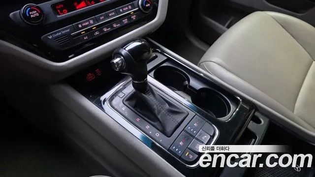 Kia Carnival 2015 thumb 9
