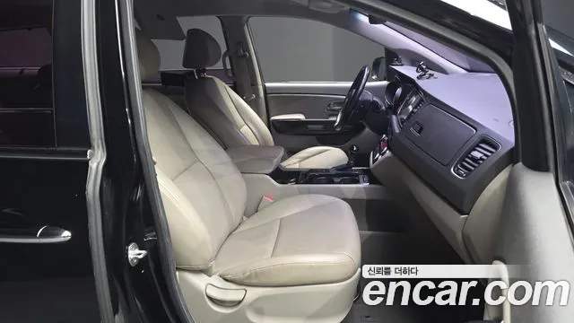 Kia Carnival 2015 thumb 11