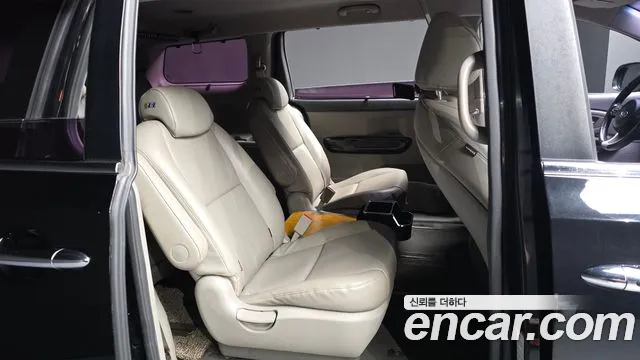 Kia Carnival 2015 thumb 12