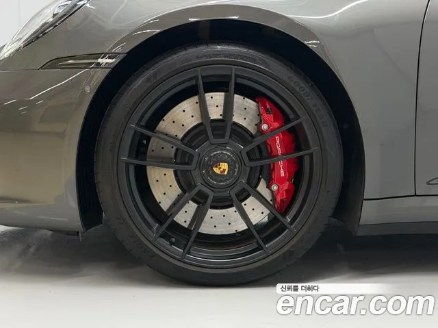 Porsche 911 2022 thumb 5