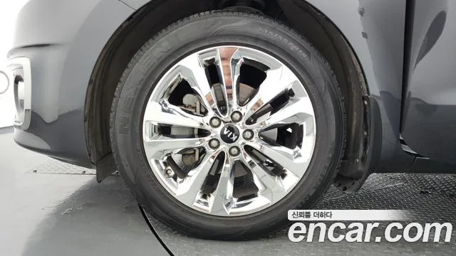 Kia Carnival 2014 thumb 5