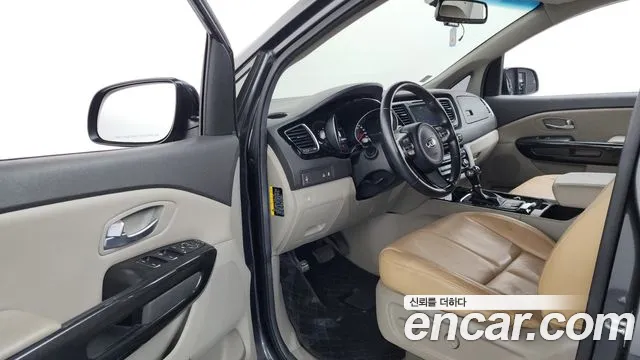 Kia Carnival 2014 thumb 10