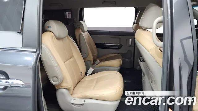 Kia Carnival 2014 thumb 11