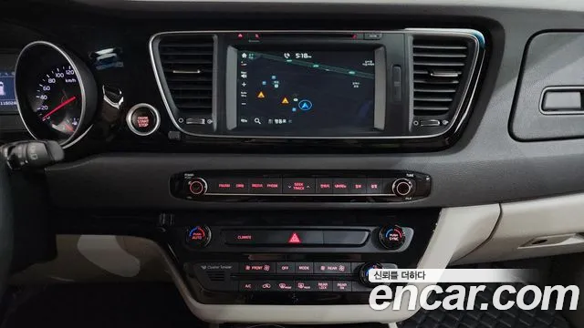 Kia Carnival 2014 thumb 12