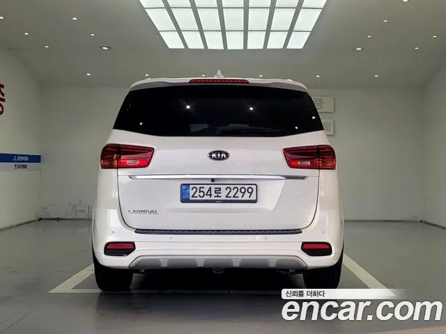 Kia Carnival 2018 thumb 4