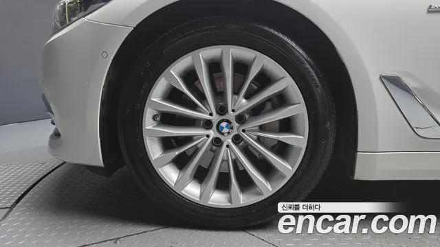 BMW 5 серии 2018 thumb 5