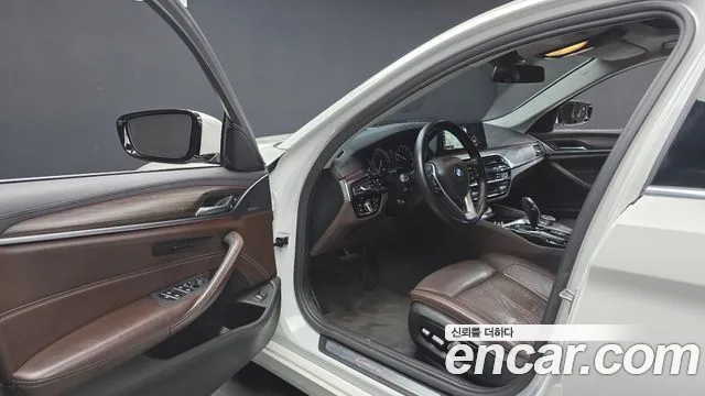 BMW 5 серии 2018 thumb 10