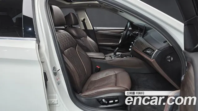 BMW 5 серии 2018 thumb 11