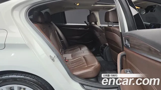 BMW 5 серии 2018 thumb 12