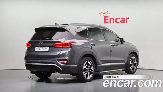 Hyundai Santa Fe 2018 thumb 2