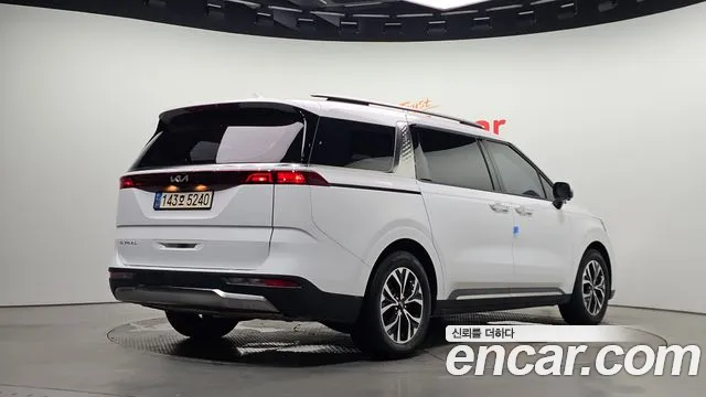 Kia Carnival 2021 thumb 2