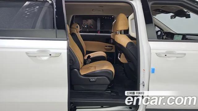 Kia Carnival 2021 thumb 11