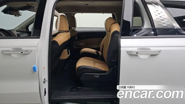 Kia Carnival 2021 thumb 12