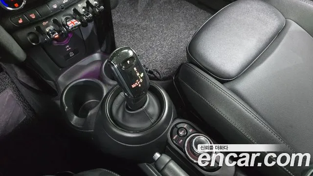 Mini Hatch 2023 thumb 9