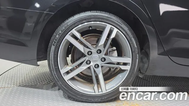 Audi A4 2019 thumb 5