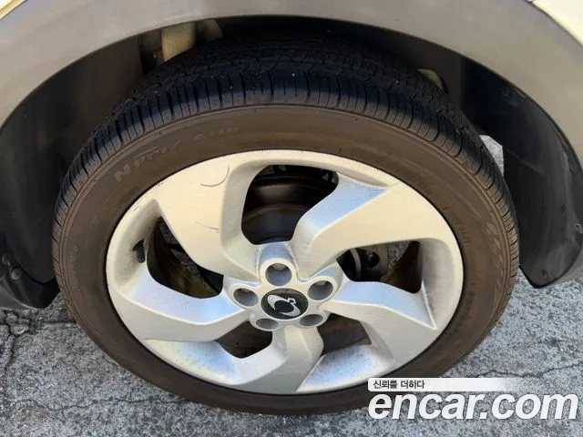 KG_Mobility_Ssangyong TIBOLI 2015 thumb 5
