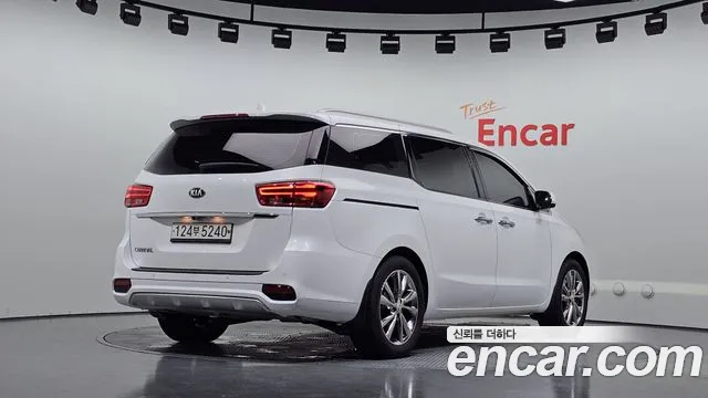 Kia Carnival 2019 thumb 2