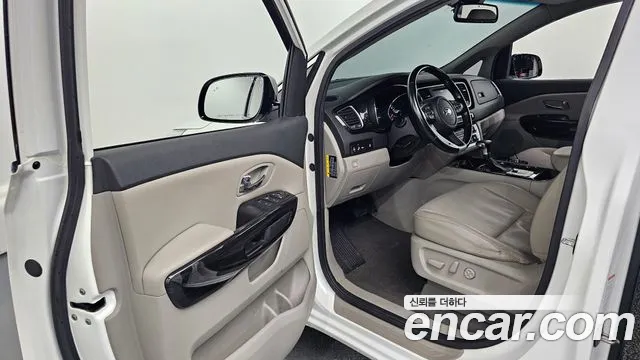Kia Carnival 2019 thumb 10
